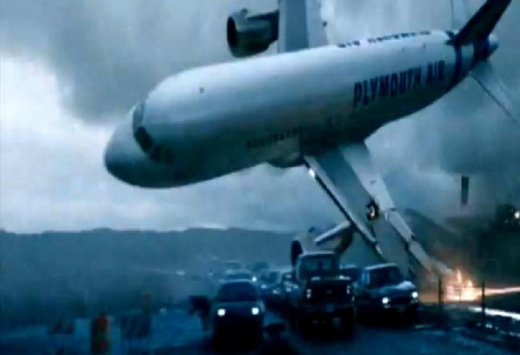 Видео самолеты падали. Катастрофы самолетов не для слабонервных. Перевернутый самолет. Перевернутый самолет в воздухе.