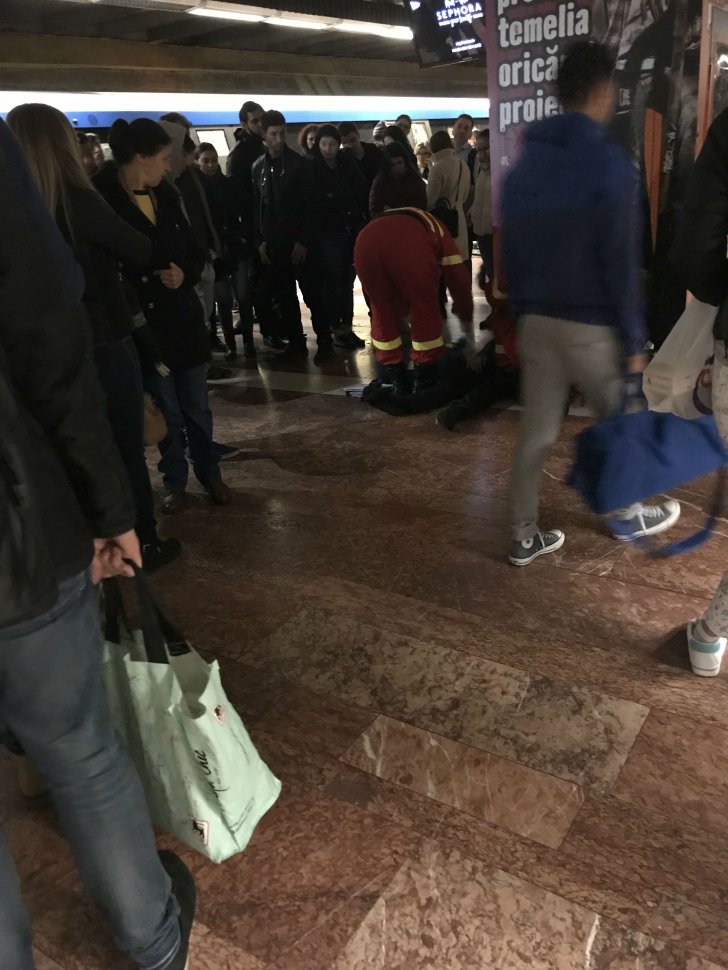 Incident la metrou. Un bărbat a leșinat la stația Piața Sudului
