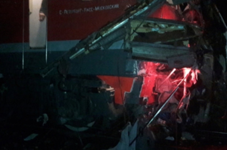 Rusia: Cel puțin 21 de morți după ce un tren a spulberat un autobuz. Trei copii printre victime