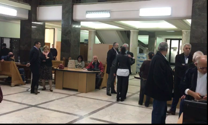 Cu cine s-a  sărutat Liviu Dragnea la Înalta Curte de Casație și Justiție