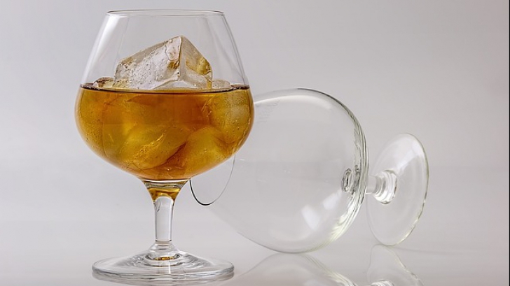 Efectul neștiut al alcoolului. Ți se întâmplă și ție fără să-ți dai seama