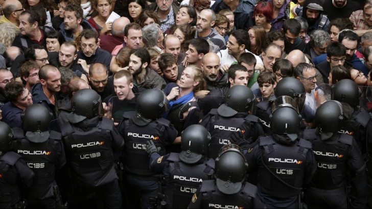 NORI NEGRI în Spania. Ce urmează după ziua neagră a referendumului pentru independența Cataloniei