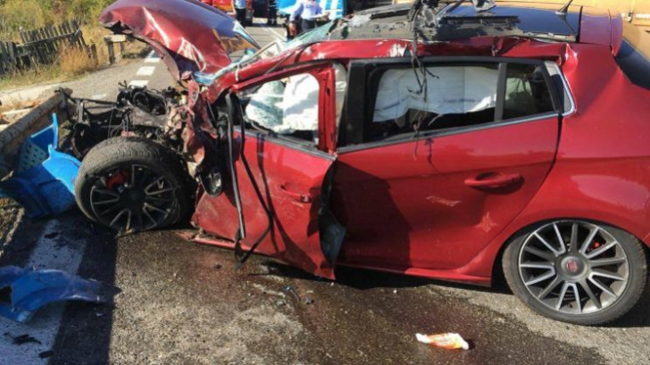 Accident grav în Vâlcea! Impact devastator între o maşină şi un TIR: o victimă