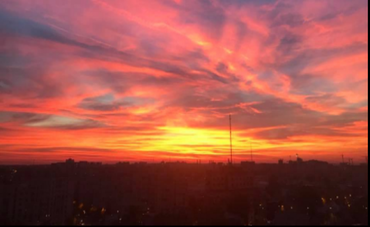 De ce a fost cerul României atât de roșu duminică seara. Explicația care dă frisoane