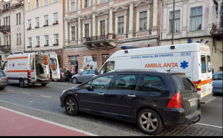 A furat cutia milei de la biserică, apoi a fost lovit de o ambulanță în centrul orașului