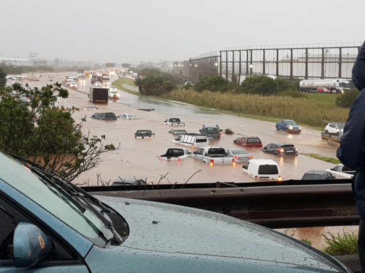 O furtună DEVASTATOARE a ucis 8 oameni, în Africa de Sud. Alte zeci de persoane, dispărute