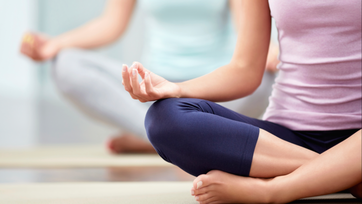 Cum te poate ajuta yoga să previi cancerul