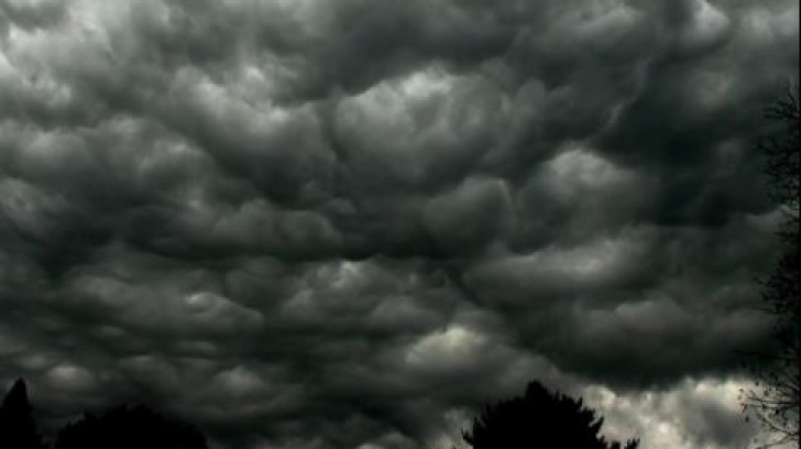 Furtună puternică. Doi oameni a murit, peste 10 sunt răniți