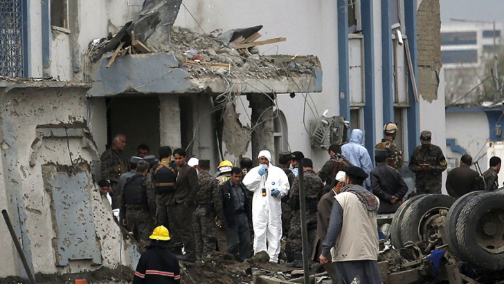 Statul Islamic revendică atentatul împotriva unei moschei șiite la Kabul. Cel puţin 39 de morţi