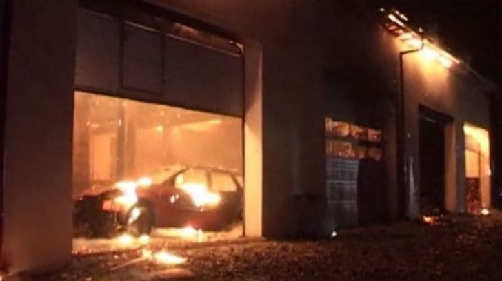 Incendiu violent, DN1 blocat în apropiere de Ploiești (FOTO + VIDEO)