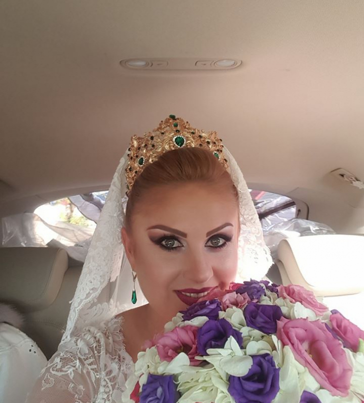 Un primar din Maramureş şi-a organizat nunta în 7 sate, cu 2 000 de oameni. Udrea, Băsescu, prezenţi