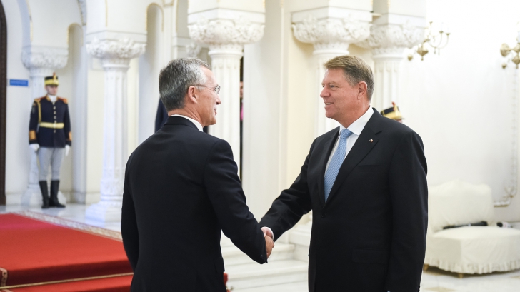 Şeful NATO laudă militarii români: "Am văzut calitatea unităţilor române în Afganistan şi Kosovo"