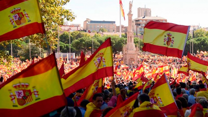 "Puigdemont, la închisoare! Este o ruşine". Protest cu mii de oameni care susţin unitatea Spaniei