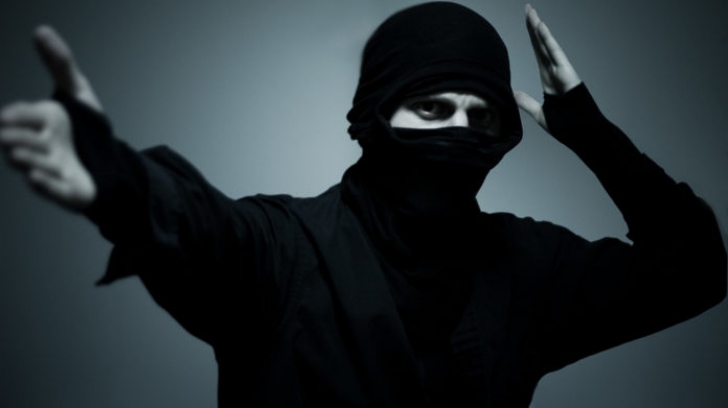 După 250 de jafuri, poliția japoneză a prins faimosul hoț-ninja. Au înghețat când i-au scos masca