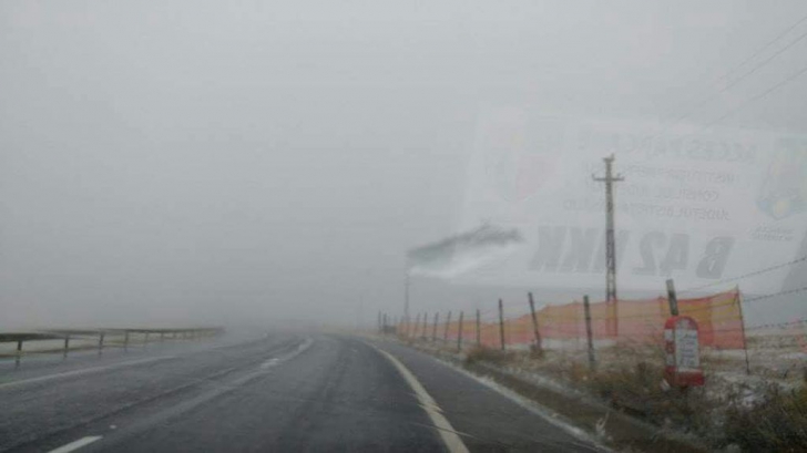 Ninsoare și furtuni în România! Drumuri blocate, trenuri întârziate. Localități fără curent electric