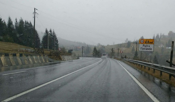 Ninsoare și furtuni în România! Drumuri blocate, trenuri întârziate. Localități fără curent electric