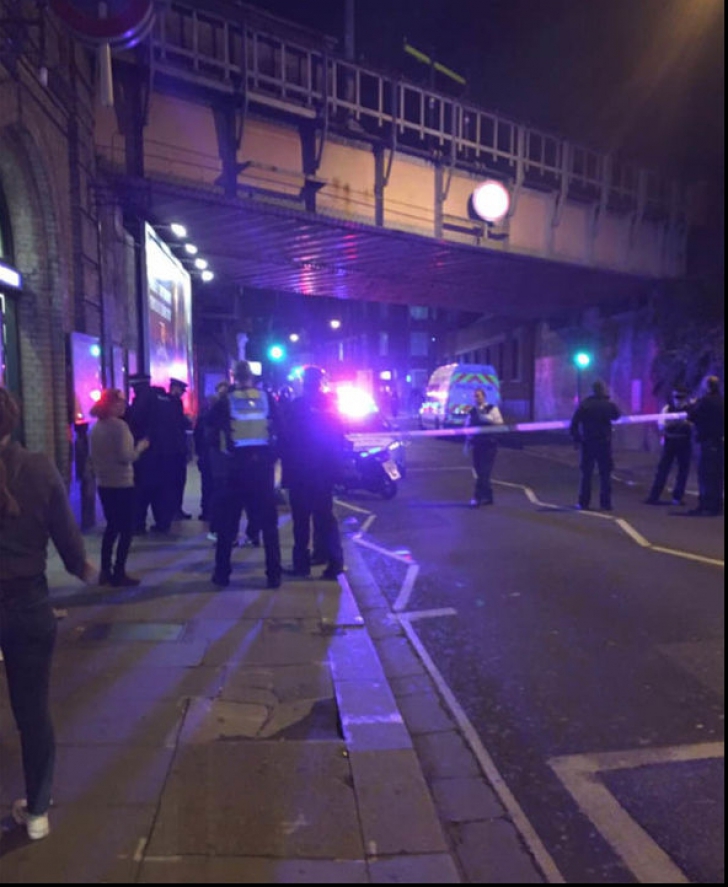 Atac cu armă albă la o staţie de metrou din Londra: un mort şi doi răniţi