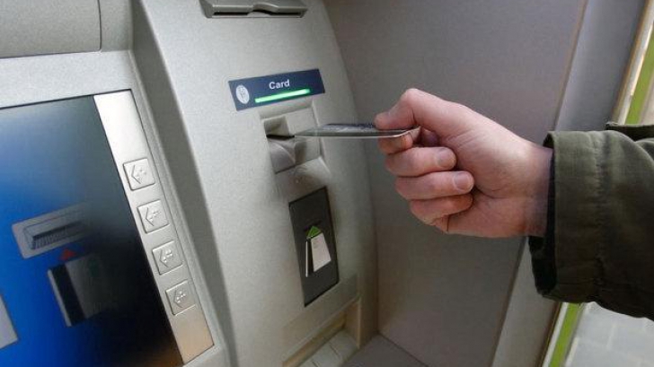  Nereguli găsite la bancomate. Două bănci din România au sesizat poliţia