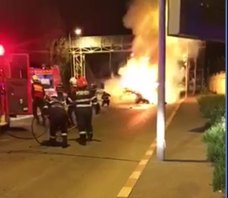 Mașină transformată în torță. Șoferul a murit carbonizat