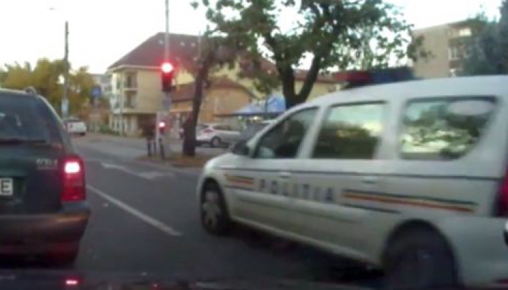 VIDEO. Locul din România în care toată lumea trece pe ROŞU. Chiar şi POLIŢIA face asta