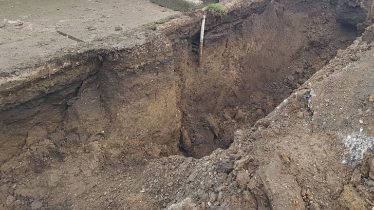 Tragedie în Dâmbovița: un tânăr a murit îngropat de viu