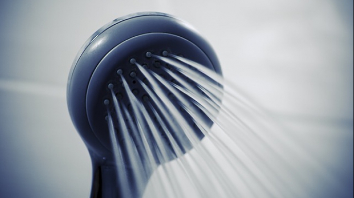 Cele mai mari două greșeli pe care le faci la duș