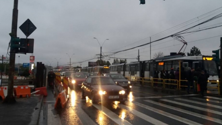 Traficul pe linia 41, blocat din cauza unui tramvai defect