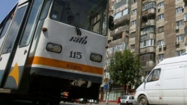 Două tramvaie s-au ciocnit în Capitală 