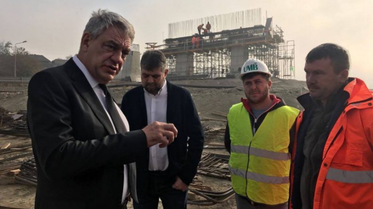 Premierul Mihai Tudose, vizită fulger pe șantierul autostrăzii Deva - Lugoj