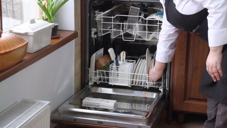 eMAG – Cat costa cele mai ieftine masini de spalat vase