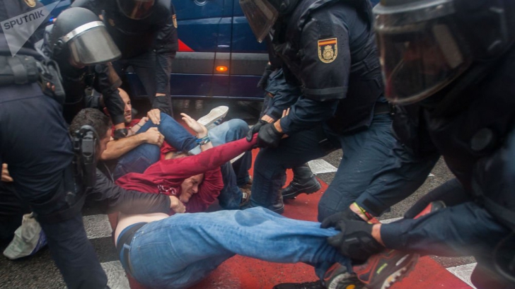 Guvernul spaniol își cere scuze pentru violențele de la referendumul din Catalonia 
