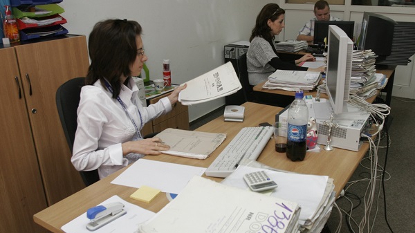 Habarniștii de la stat – jumătate din funcționarii publici nu ştiu ce servicii online oferă instituţia în care lucrează (studiu)