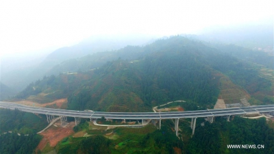 Țara care a construit în 6 luni o autostradă de 135 de kilometri. Imagini spectaculoase