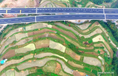 Țara care a construit în 6 luni o autostradă de 135 de kilometri. Imagini spectaculoase