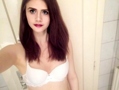 La 18 ani s-a dezbrăcat şi a urcat pozele pe site-urile XXX. Au văzut ce vinde, bărbaţii au căutat-o