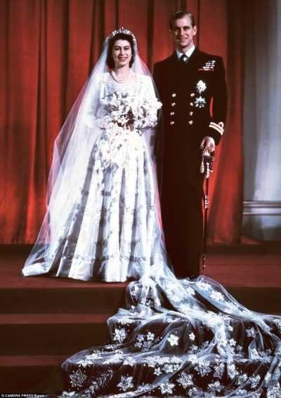 FOTOGRAFIE DOCUMENT cu Regina Elisabeta şi Prinţul Philip, la 70 de ani de căsătorie