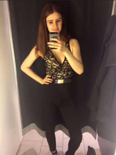 La 18 ani s-a dezbrăcat şi a urcat pozele pe site-urile XXX. Au văzut ce vinde, bărbaţii au căutat-o