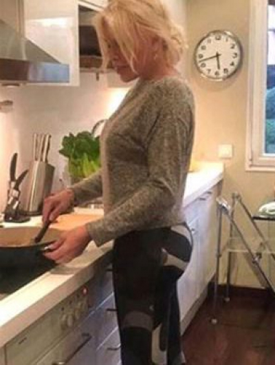 Pariu că nu vei ghici vârsta acestei femei? Este IREAL cum poate să arate așa 