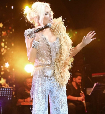 Pariu că nu vei ghici vârsta acestei femei? Este IREAL cum poate să arate așa 