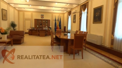 Sunteți curioși cum arată biroul lui Carmen Dan? Poftiți în cabinetul ministrului de Interne! VIDEO