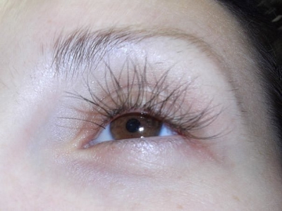 Tot internetul râde de ele. Au vrut să "se facă frumoase" cu bani puţini!