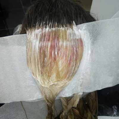 Tot internetul râde de ele. Au vrut să "se facă frumoase" cu bani puţini!