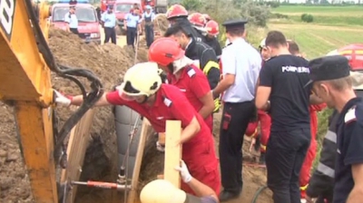 Hunedoara: Trei persoane au murit, după ce au fost prinse sub un mal de pământ