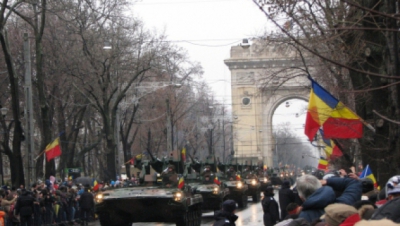 PARADĂ impresionantă de 1 DECEMBRIE la Arcul de Triumf. 15.000 de români prezenți