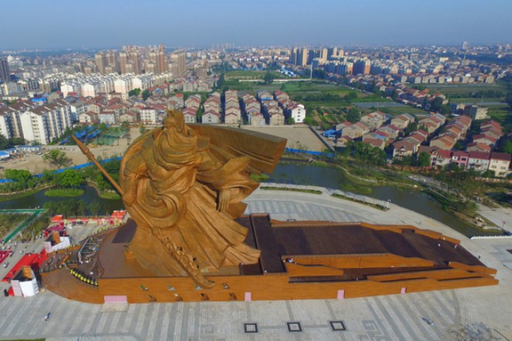 O statuie gigantică din China, ascunsă timp de decenii, va vedea lumina zilei. Cum arată