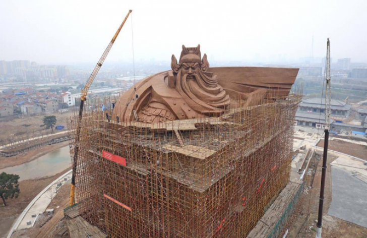 O statuie gigantică din China, ascunsă timp de decenii, va vedea lumina zilei. Cum arată