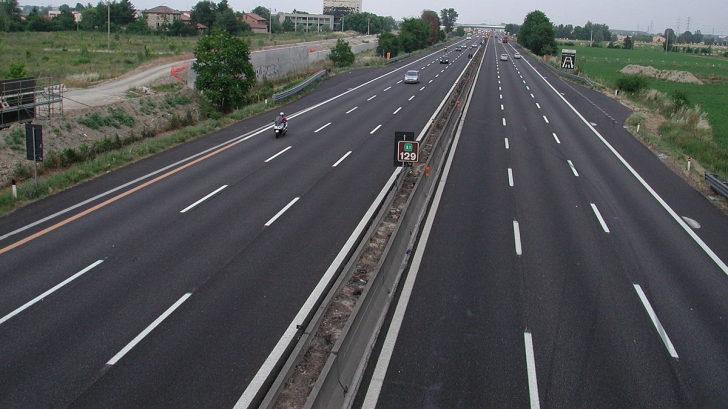 Câţi kilometri de autostradă vrea ministrul Stroe să inaugureze în 2018: "Se lucrează intens"