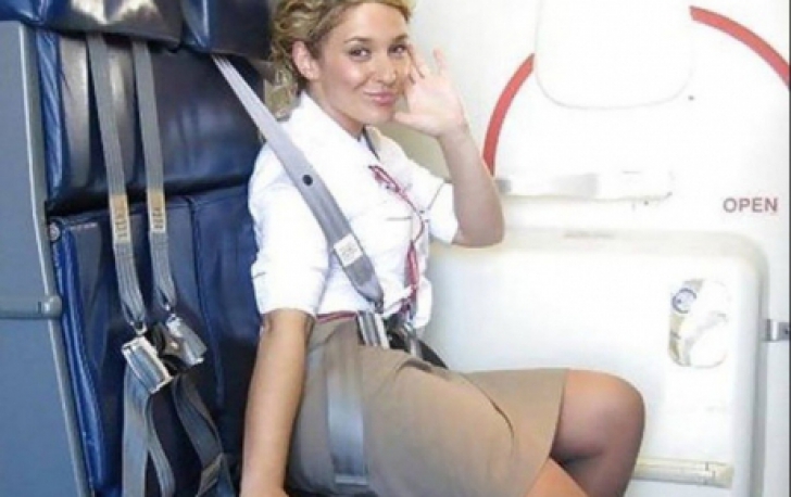 Stewardesa a făcut 1.000.000 $ întreținând relații intime cu pasagerii! Unde se petrecea totul
