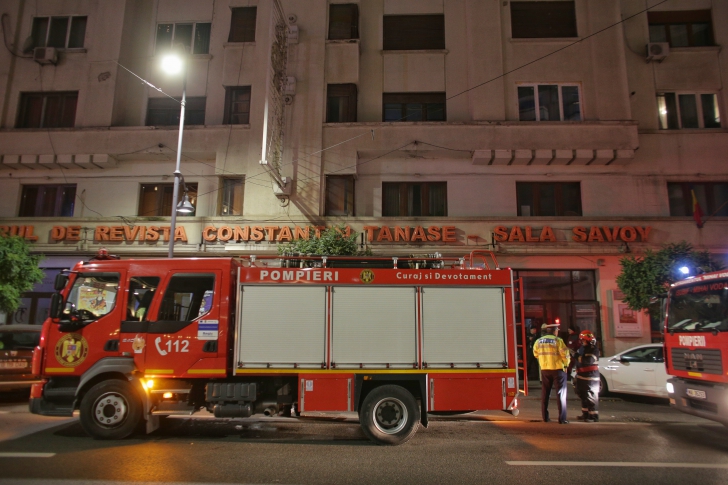 Incendiu la Teatrul Constantin Tănase. Mai multe autospeciale, la faţa locului. FOTO