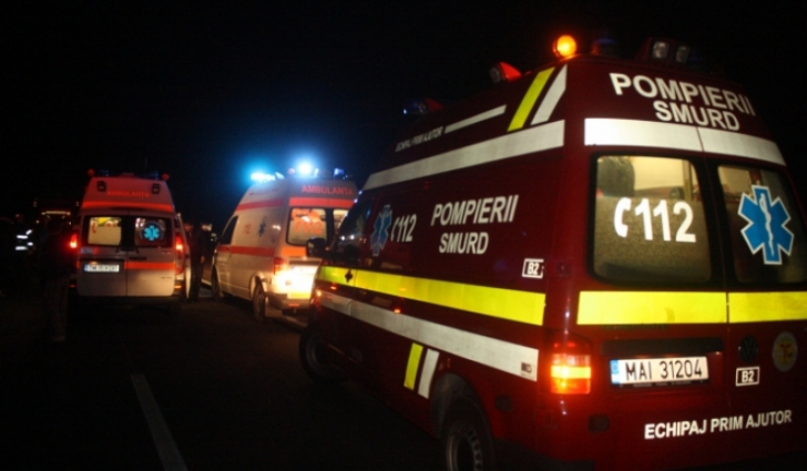Accident cumplit în Buzău: Un autobuz a intrat în plin într-o maşină